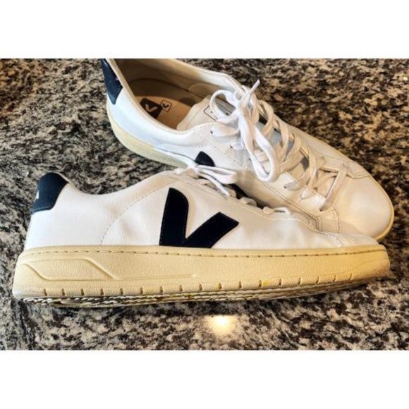 VEJA V-12 WHITE AND BLACK SNEAKERS - Picture 3 of 9